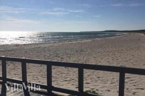 Der Strand in der Nähe von Luxusferienhaus Nr. 441 in Ostjütland lädt zum Spazierengehen ein.