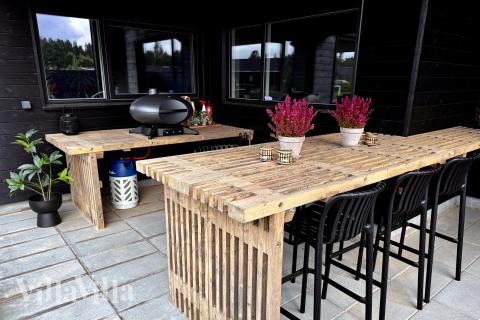 Das Luxusferienhaus Nr. 698 hat eine tolle Terrasse, die mit hochwertigen Gartenmöbeln für 14 Personen ausgestattet ist.