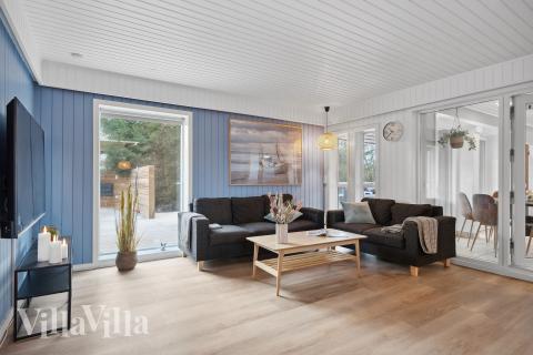 Die Couchecke im Luxusferienhaus Nr. 926 in Ostjütland.