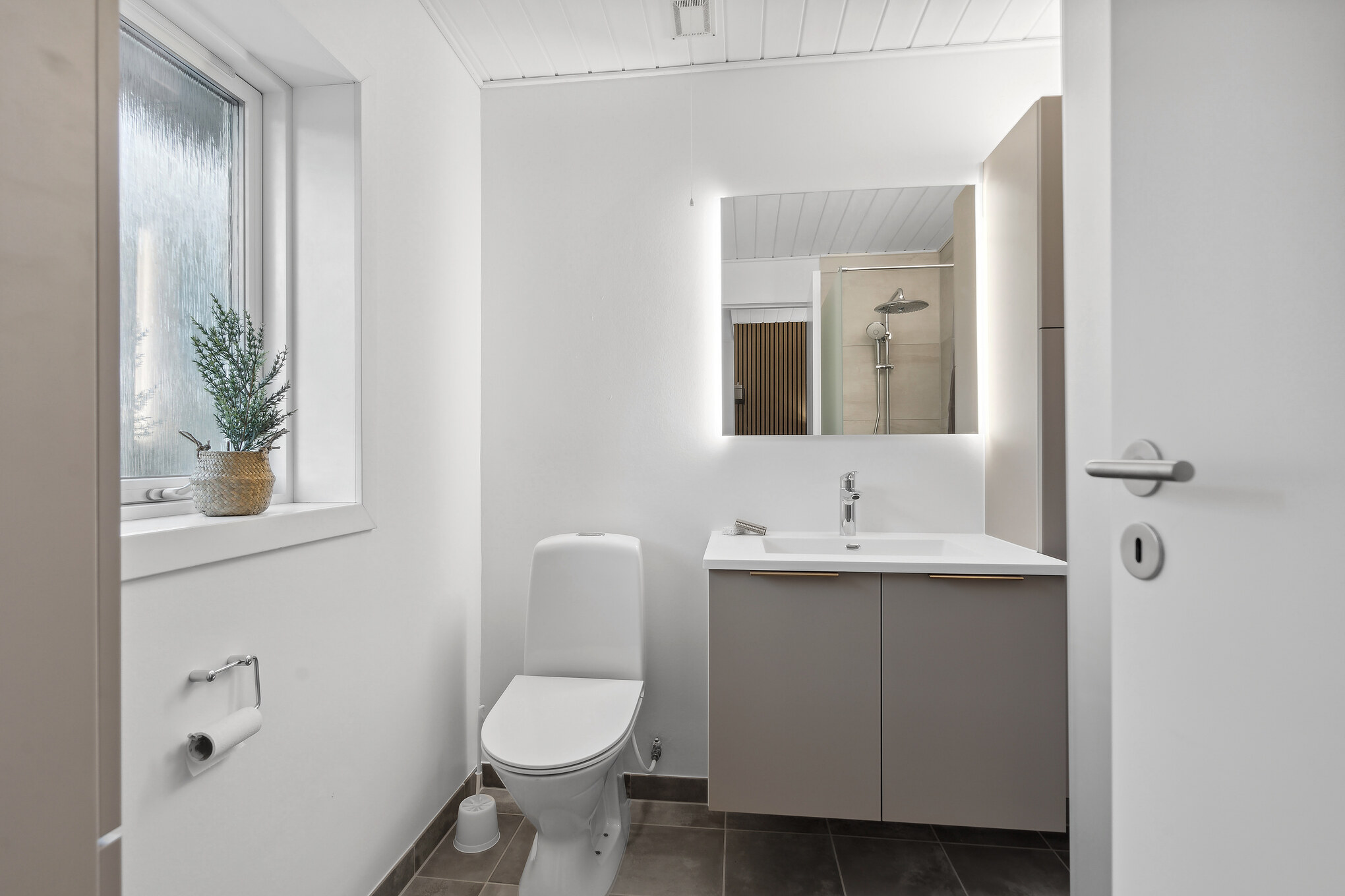 Eines der Badezimmer im Luxusferienhaus Nr. 926