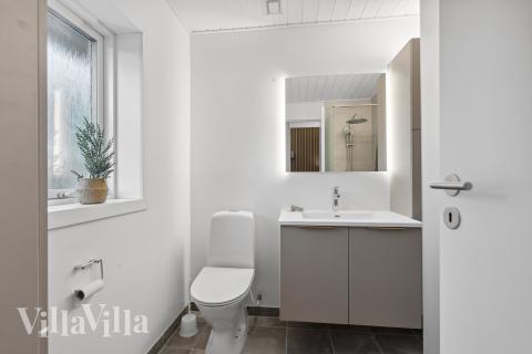 Eines der Badezimmer im Luxusferienhaus Nr. 926