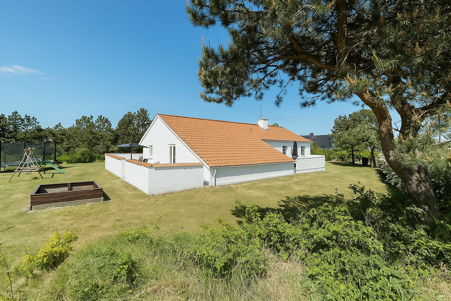 Dieses schöne Poolhaus Nr. 926 mit Platz für 14 Personen liegt in Ostjütland