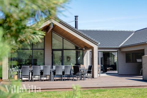 Dieses schöne Poolhaus Nr. 593 mit Platz für 14 Personen liegt in Südjütland