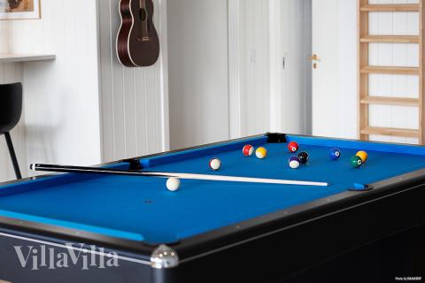 Aktivitätsraum im Luxusferienhaus Nr. 901 mit 8 Schlafzimmern und Platz für 24 Gäste.