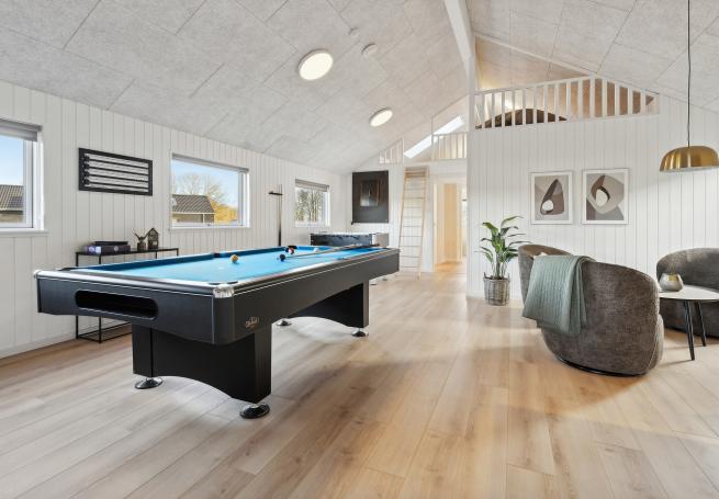 Neben den vielen schönen Stunden, die man im Poolbereich des Hauses verbringen kann, bietet das Luxusferienhaus 912 auch Spielevergnügen bei Billard/Tischtennis und Darts