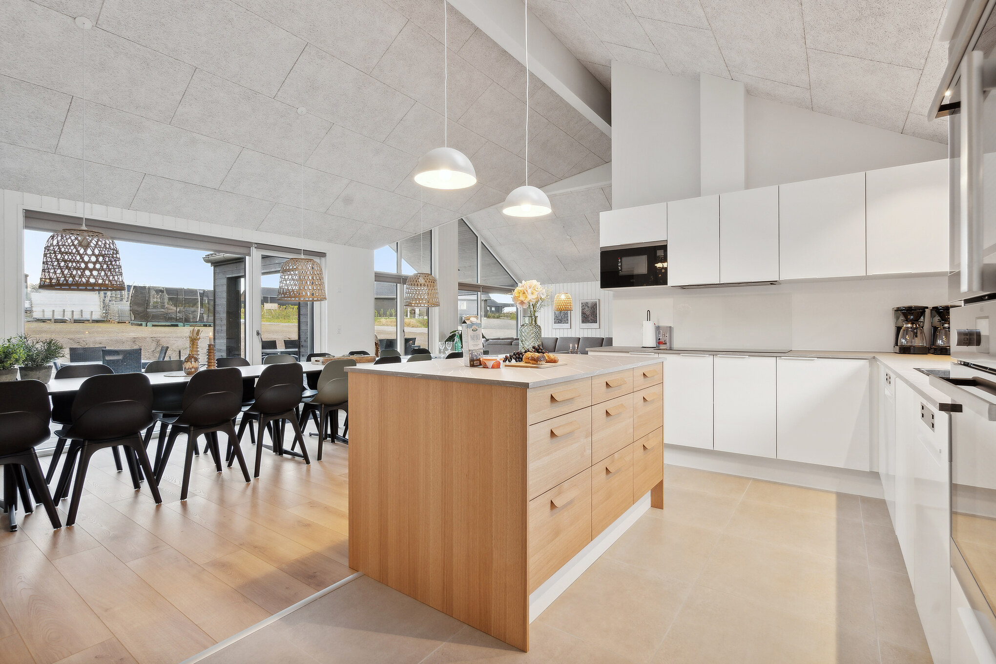 Die Küche in dem Luxusferienhaus Nr. 912 ist so gut ausgestattet, dass man problemlos Mahlzeiten für 18 Personen zubereiten kann.