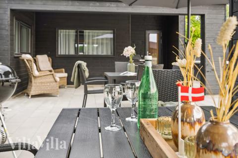 Das Luxusferienhaus Nr. 912 hat eine tolle Terrasse, die mit hochwertigen Gartenmöbeln für 18 Personen ausgestattet ist.