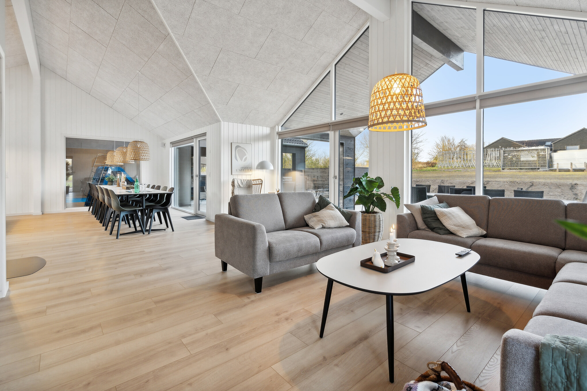 Die Couch im Luxusferienhaus Nr. 912 in Lolland/Falster/Mön lädt zu Gesellschaftsspielen oder zu Kinoabenden ein.