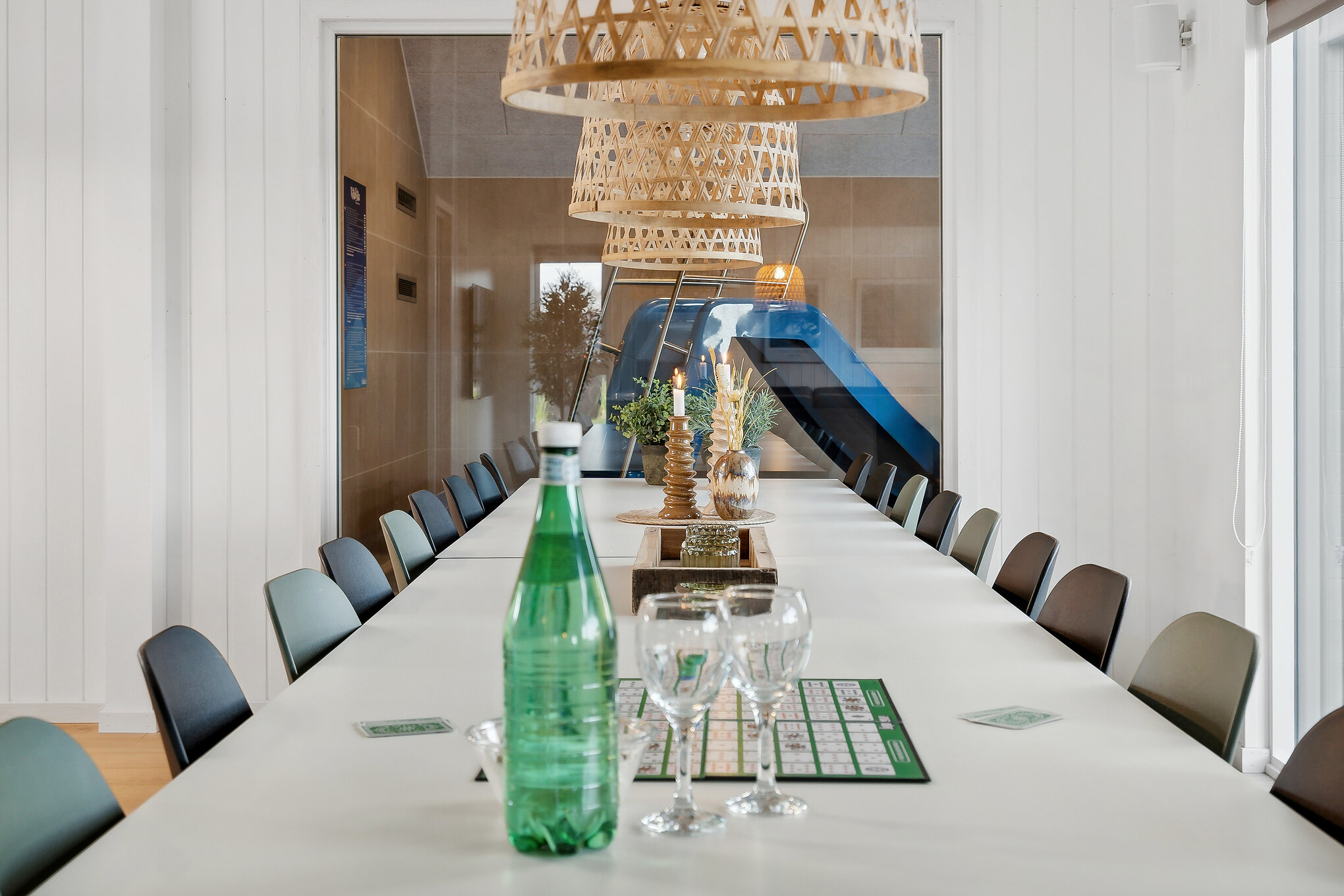 Aufenthaltsraum mit Platz für 18 im Luxusferienhaus Nr. 912.