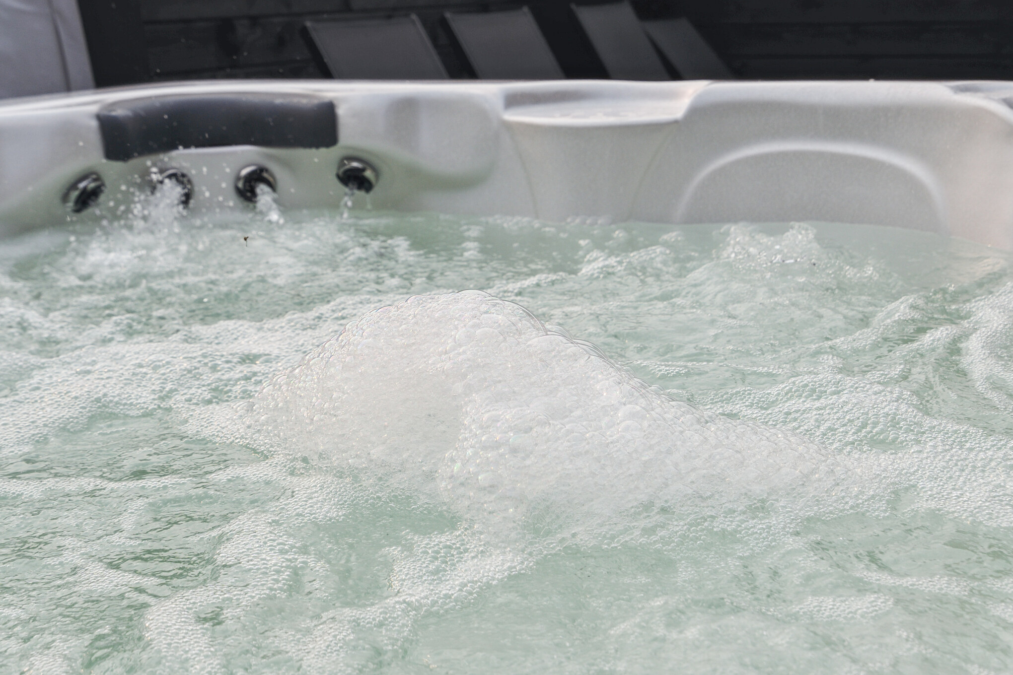 Genießen Sie den warmen Whirlpool im Luxusferienhaus Nr. 912 in Lolland/Falster/Mön