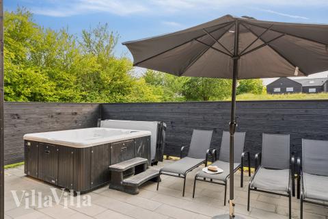 Das Luxusferienhaus Nr. 912 bietet u. a. einen tollen Whirlpool