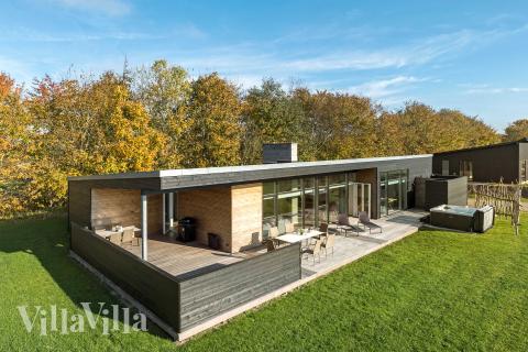 Diese schicke Haus mit Whirlpool Nr. 936 mit Platz für 10 Personen liegt in Limfjord