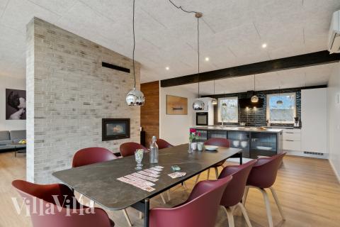 Der große, lichtdurchflutete Aufenthaltsraum im Luxusferienhaus Nr. 936 für 10.