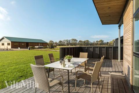 Genießen Sie einen Grillabend auf der Terrasse des Luxusferienhauses Nr. 936 in Limfjord