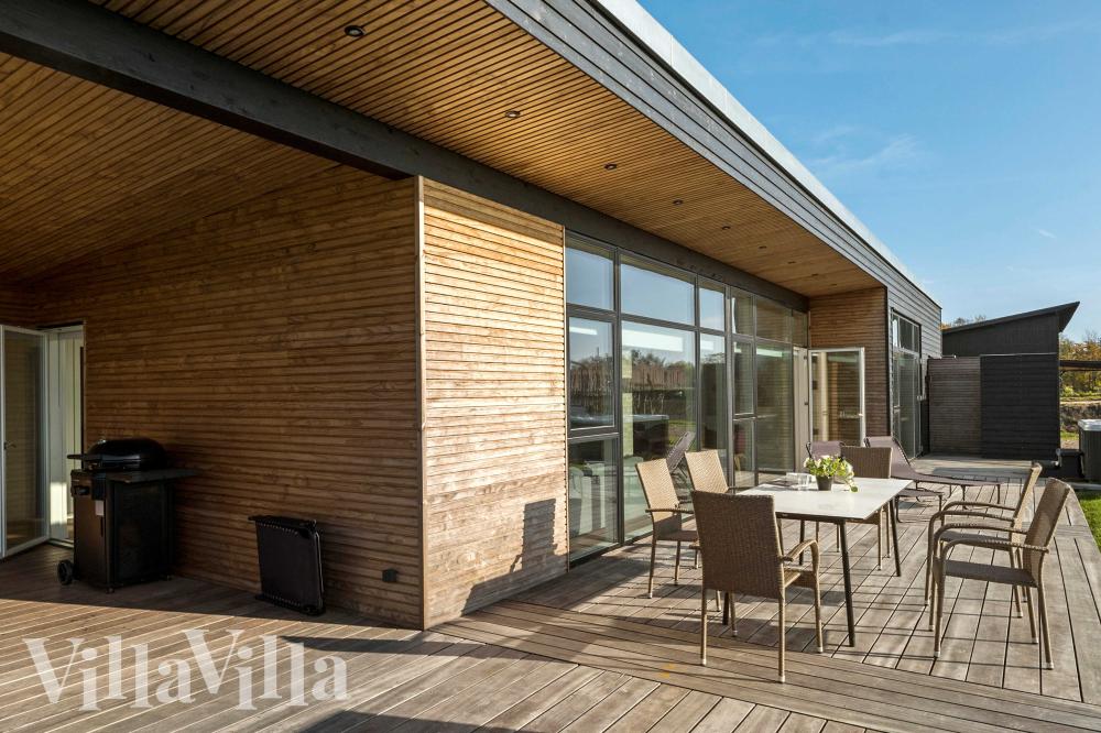 Auf der Terrasse des Ferienhauses Nr. 936 ist Platz für 10 Personen.