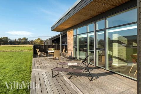 Große Terrasse am Luxusferienhaus Nr. 936 in Limfjord.