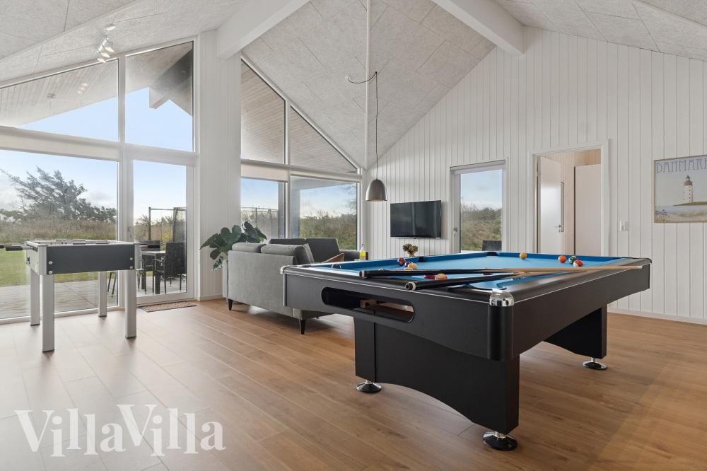 Das Luxusferienhaus 902 für 18 Personen hat einen großen Aktivitätsraum mit u. a. Billard und Darts