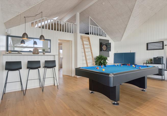Neben den vielen schönen Stunden, die man im Poolbereich des Hauses verbringen kann, bietet das Luxusferienhaus 902 auch Spielevergnügen bei Billard/Tischtennis und Darts
