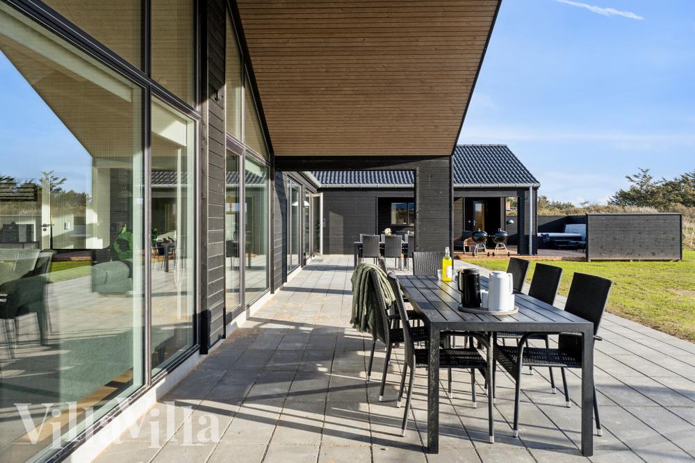 Genießen Sie einen Grillabend auf der Terrasse des Luxusferienhauses Nr. 902 in Nordjütland