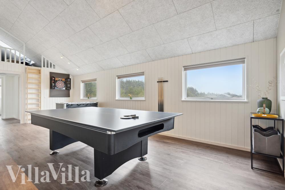 Neben den vielen schönen Stunden, die man im Poolbereich des Hauses verbringen kann, bietet das Luxusferienhaus 918 auch Spielevergnügen bei Billard/Tischtennis und Darts