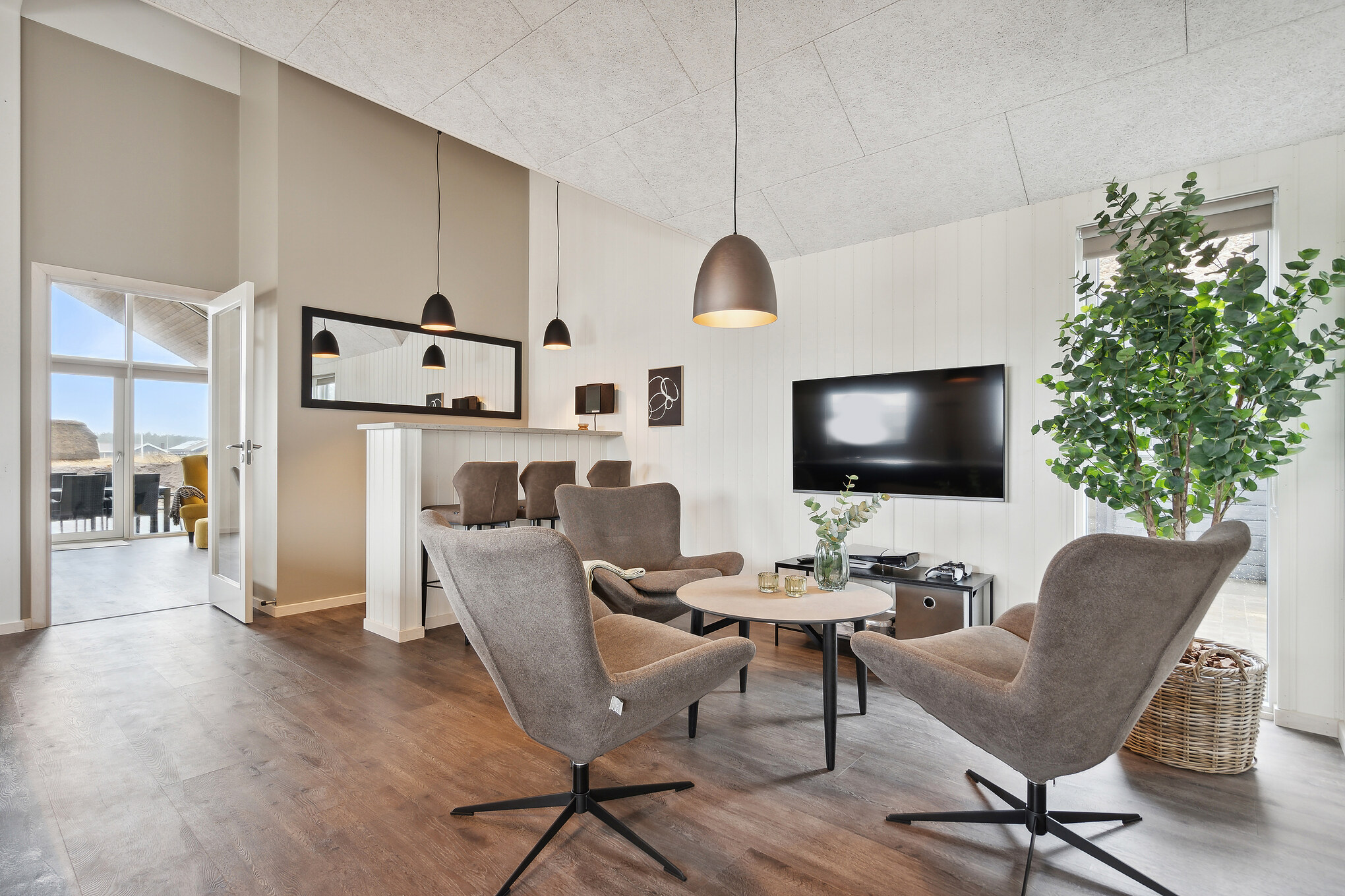 Das Luxusferienhaus 918 für 18 Personen hat einen großen Aktivitätsraum mit u. a. Billard und Darts