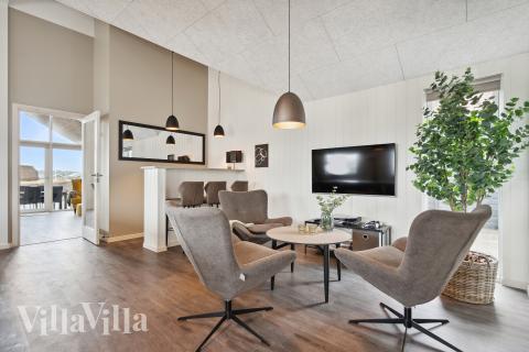 Das Luxusferienhaus 918 für 18 Personen hat einen großen Aktivitätsraum mit u. a. Billard und Darts