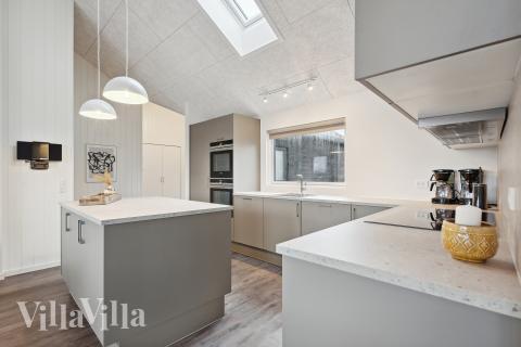 Gut ausgestattete Küche im Luxusferienhaus Nr. 918 in Westjütland.