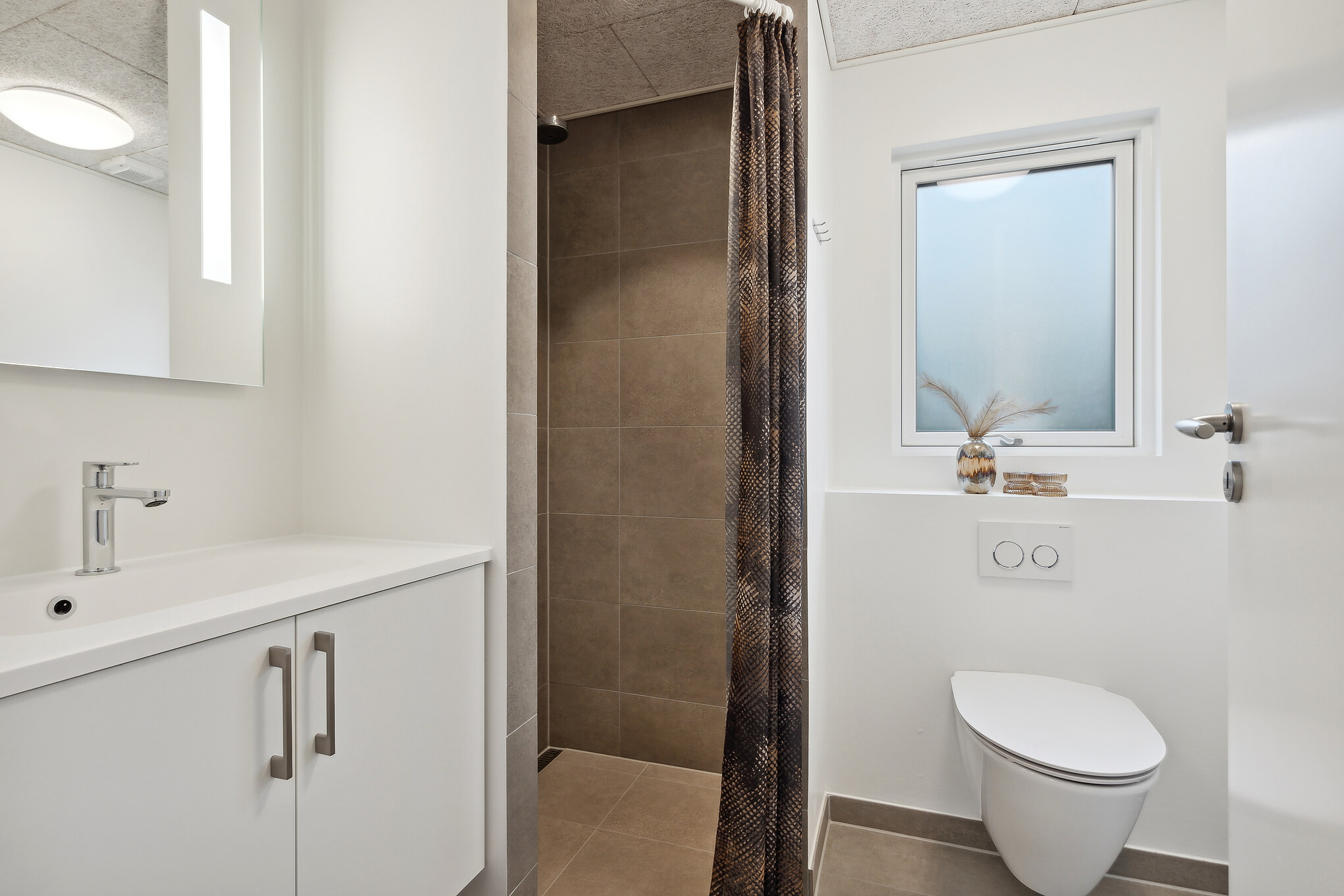 Eines der Badezimmer im Luxusferienhaus Nr. 918