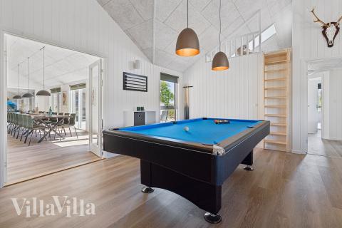 Neben den vielen schönen Stunden, die man im Poolbereich des Hauses verbringen kann, bietet das Luxusferienhaus 913 auch Spielevergnügen bei Billard/Tischtennis und Darts