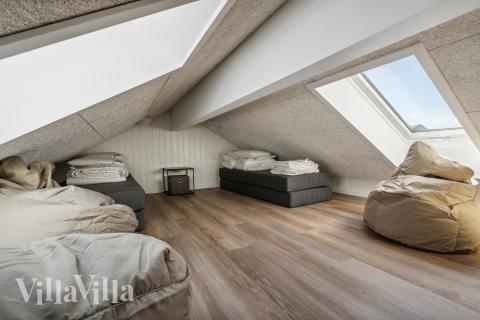 Einige der 24 Schlafgelegenheiten befinden sich im Luxusferienhaus Nr. 913 auf dem ausgebauten Dachboden