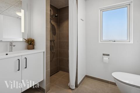 Eines der Badezimmer im Luxusferienhaus Nr. 913