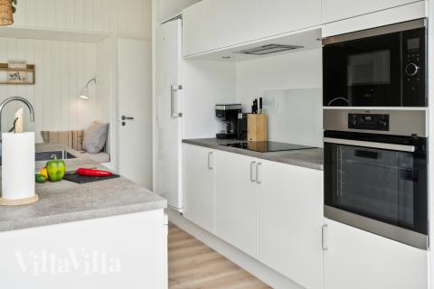 Die Küche in dem Luxusferienhaus Nr. 935 ist so gut ausgestattet, dass man problemlos Mahlzeiten für 10 Personen zubereiten kann.