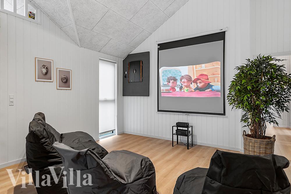 Das Luxusferienhaus 905 für 30 Personen hat einen großen Aktivitätsraum mit u. a. Billard und Darts