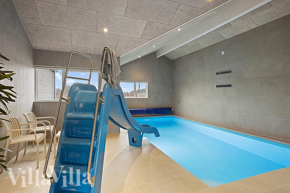 Der schicke Pool im Luxusferienhaus Nr. 903 für 20 Personen
