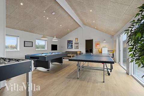 Das Luxusferienhaus 903 für 20 Personen hat einen großen Aktivitätsraum mit u. a. Billard und Darts