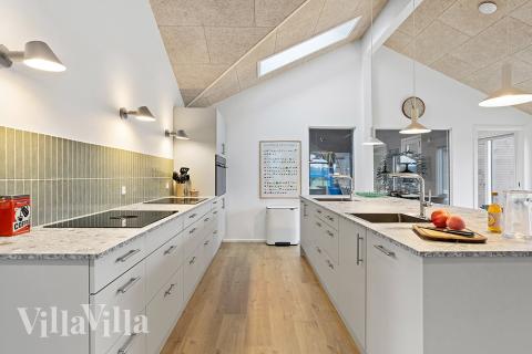 Die Küche in dem Luxusferienhaus Nr. 903 ist so gut ausgestattet, dass man problemlos Mahlzeiten für 20 Personen zubereiten kann.