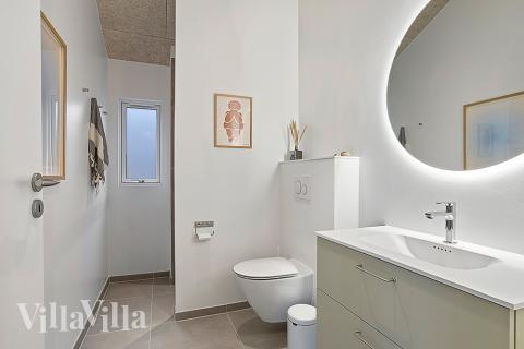 Eines der Badezimmer im Luxusferienhaus Nr. 903