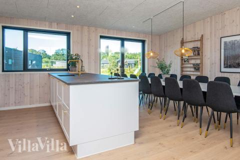 Gut ausgestattete Küche im Luxusferienhaus Nr. 938 in Ostjütland.