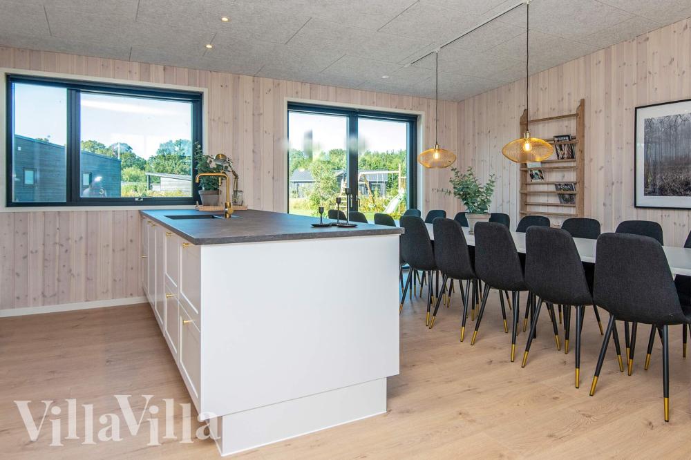 Gut ausgestattete Küche im Luxusferienhaus Nr. 938 in Ostjütland.