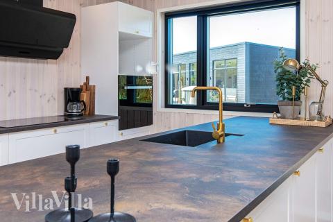 Die Küche in dem Luxusferienhaus Nr. 938 ist so gut ausgestattet, dass man problemlos Mahlzeiten für 16 Personen zubereiten kann.