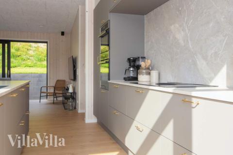 In der Küche des Luxusferienhauses ist alles vorhanden, was man braucht, um Mahlzeiten für 16 Personen zuzubereiten.