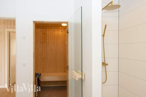 Im Luxusferienhaus Nr. 939 für 16 Personen gibt es Bad mit Dusche.