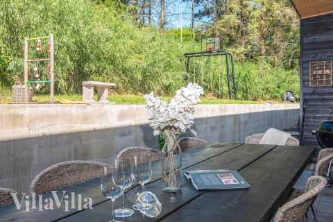 Das Luxusferienhaus Nr. 939 hat eine tolle Terrasse, die mit hochwertigen Gartenmöbeln für 16 Personen ausgestattet ist.