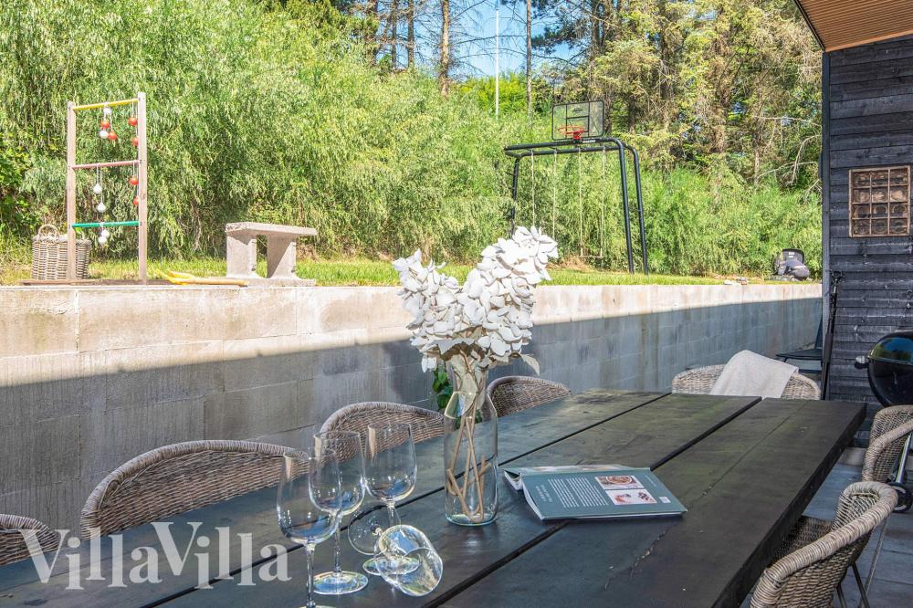 Das Luxusferienhaus Nr. 939 hat eine tolle Terrasse, die mit hochwertigen Gartenmöbeln für 16 Personen ausgestattet ist.
