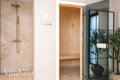 Genießen Sie die heiße Sauna im Luxusferienhaus Nr. 940 für 16 Personen