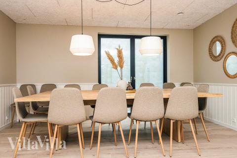 Aufenthaltsraum mit Platz für 16 im Luxusferienhaus Nr. 940.