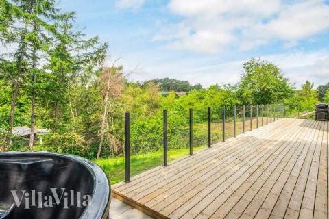 Auf der Terrasse des Ferienhauses Nr. 940 ist Platz für 16 Personen.