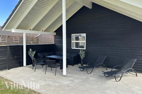 Genießen Sie einen Grillabend auf der Terrasse des Luxusferienhauses Nr. 196 in Nordjütland