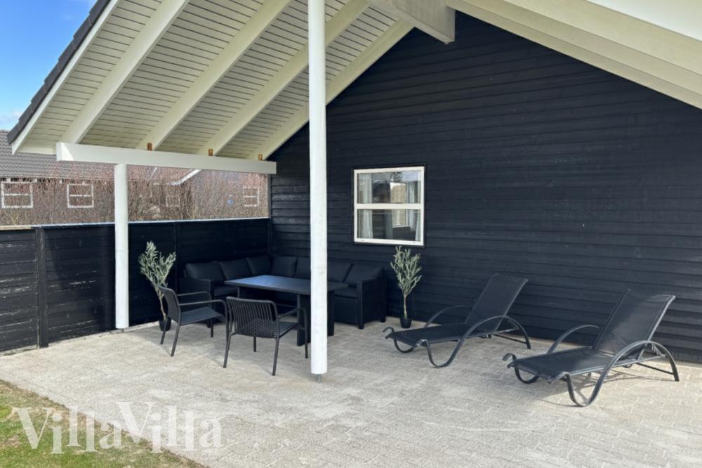 Genießen Sie einen Grillabend auf der Terrasse des Luxusferienhauses Nr. 196 in Nordjütland