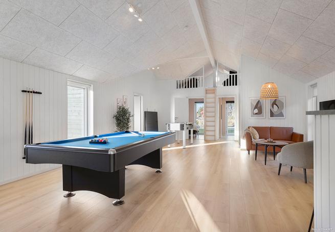 Neben den vielen schönen Stunden, die man im Poolbereich des Hauses verbringen kann, bietet das Luxusferienhaus 808 auch Spielevergnügen bei Billard/Tischtennis und Darts